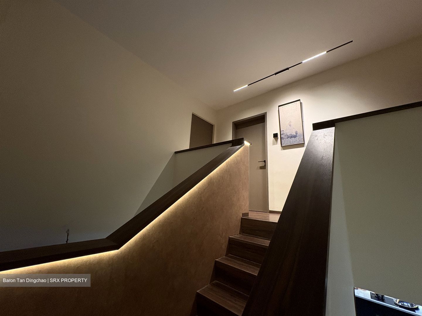 Blk 230 Hougang Avenue 1 (Hougang), HDB Executive #469658001